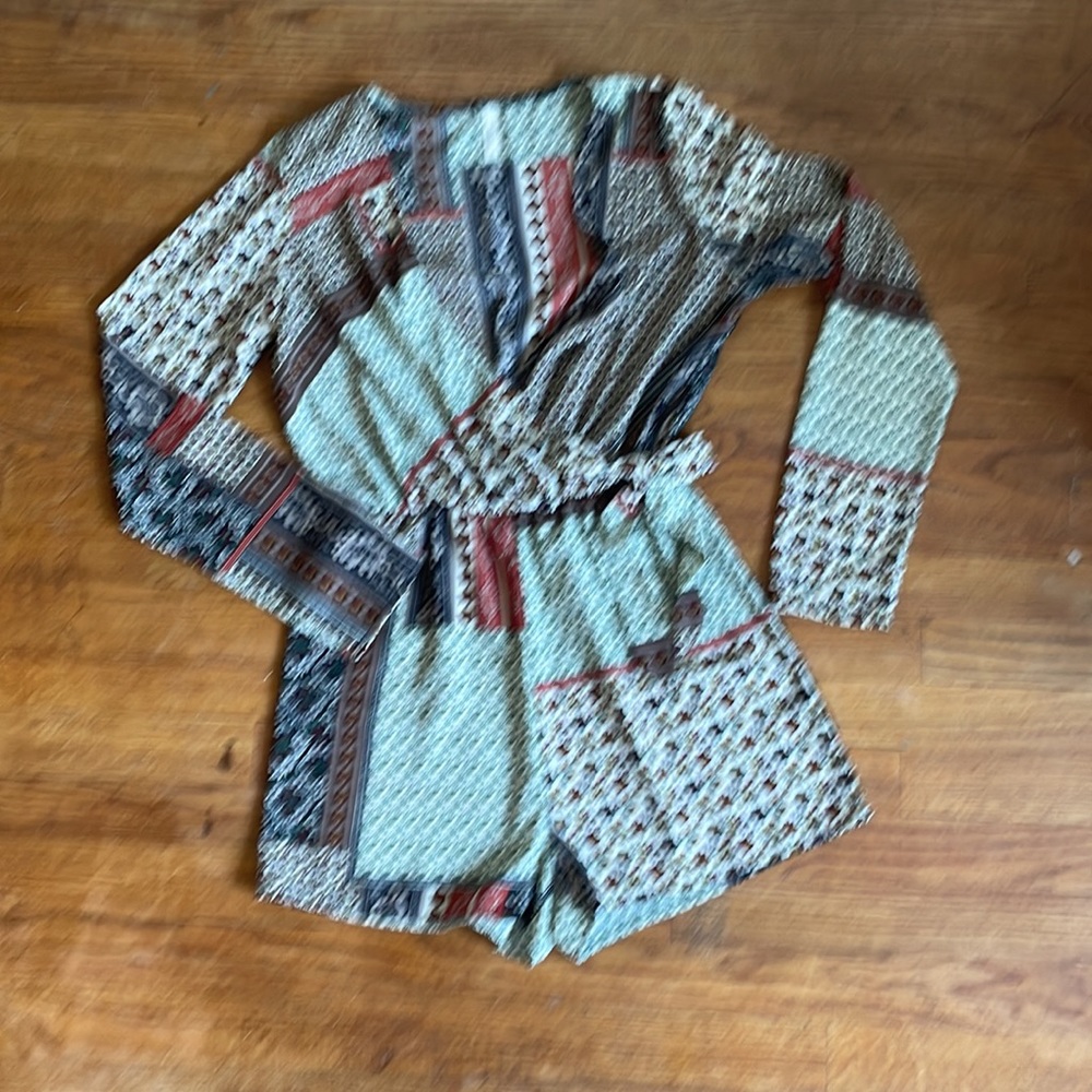 Interi Shorts Romper in cute Bojo Print, long Sleeves, Size Medium, Like New!
